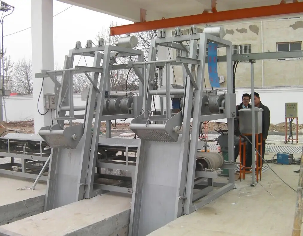 鋼絲繩牽引式清汙機