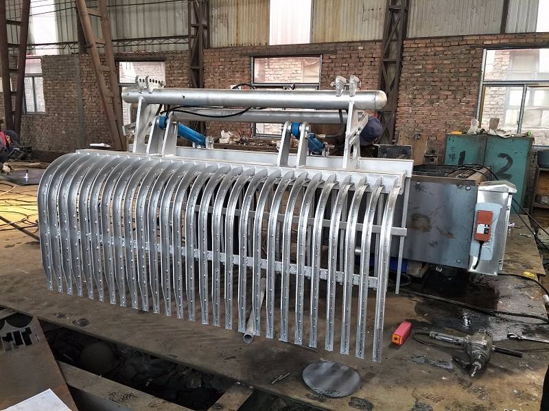 抓鬥式清汙機運行展示