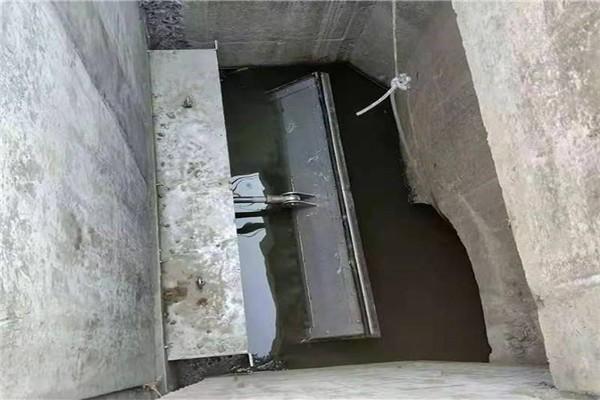 旋轉式調節溢流堰門