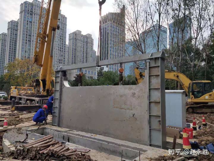 下開式調節堰門